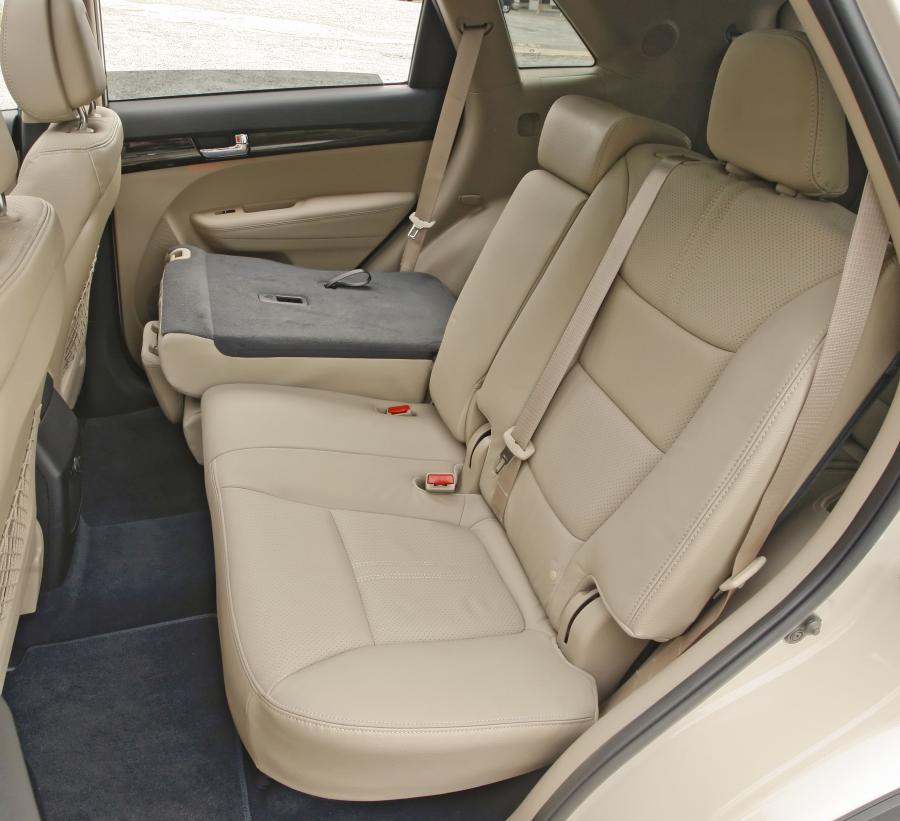  Kia Sorento 2013 года  (US) (фото 18 из 46)